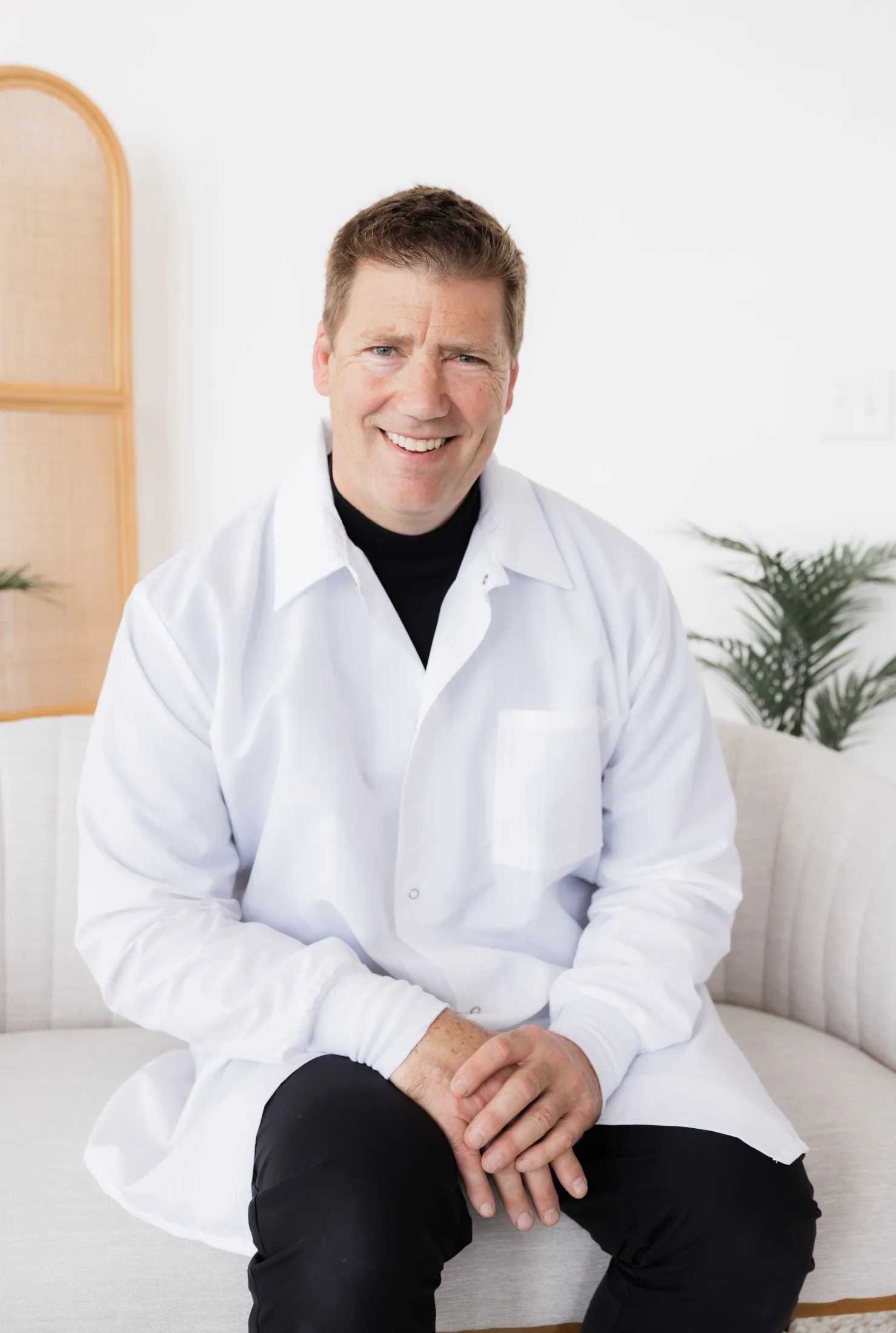 Photo of Dr. Jason Thompson